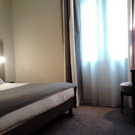 Hotel Ronsard ตูร์ ภายนอก รูปภาพ